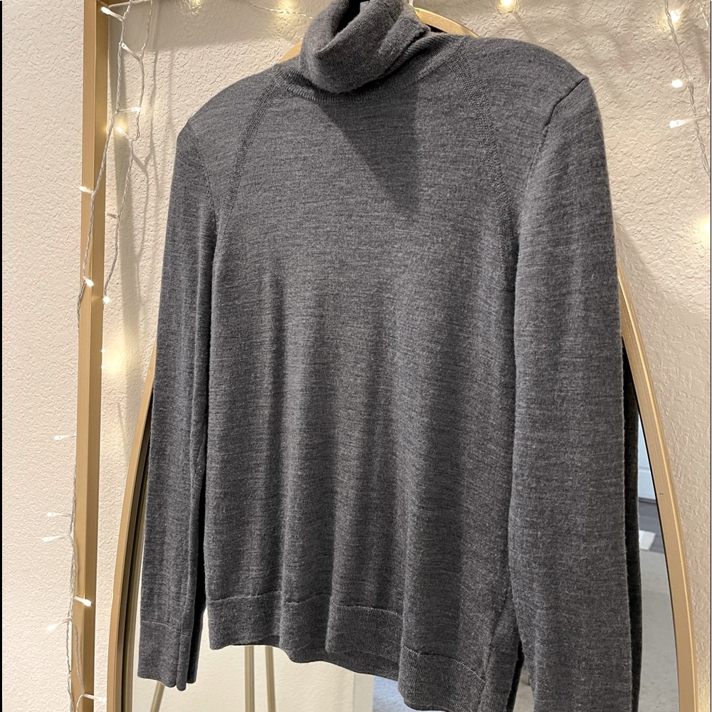 Banana Republic Merino Wool Turtleneck Size S